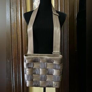 Harvey’s seatbelt bag cross body